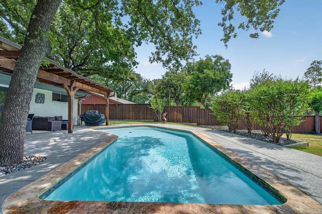 1317 W Redbud Drive, Hurst, TX 76053 1317 W Redbud Drive, Hurst, TX 76053