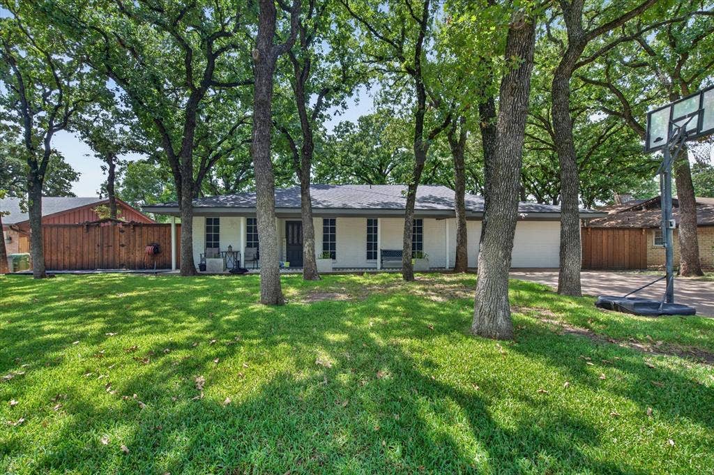 1317 W Redbud Drive, Hurst, TX 76053 1317 W Redbud Drive, Hurst, TX 76053