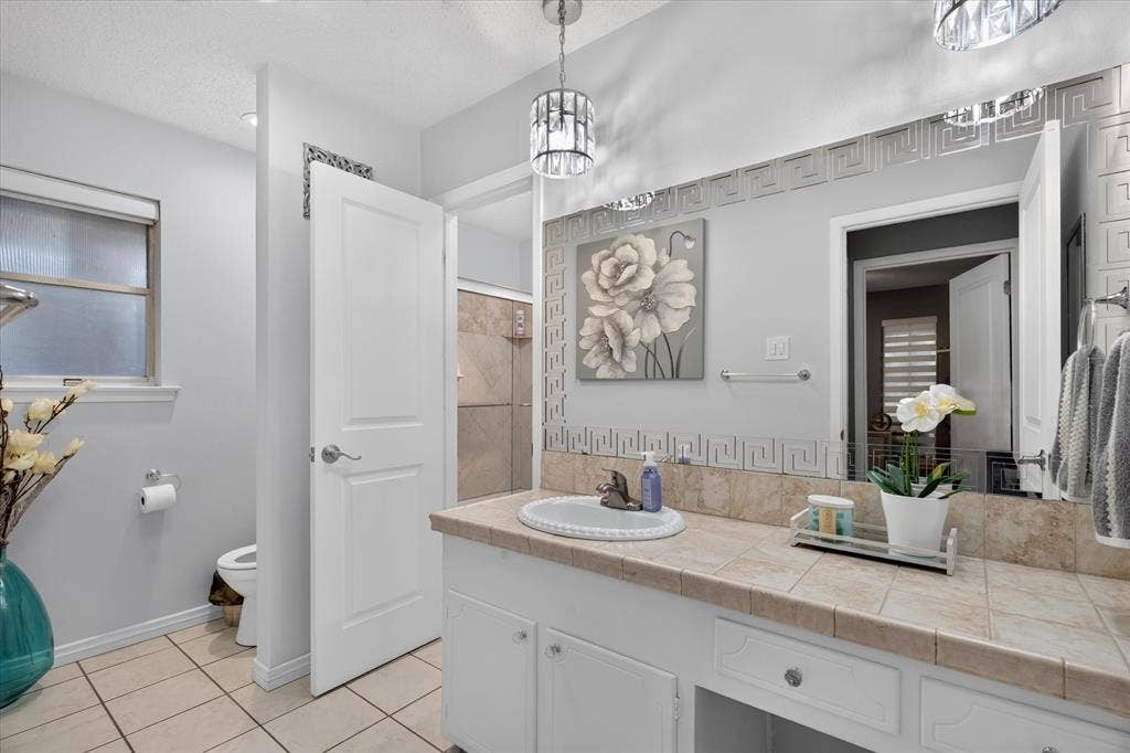 1317 W Redbud Drive, Hurst, TX 76053 1317 W Redbud Drive, Hurst, TX 76053