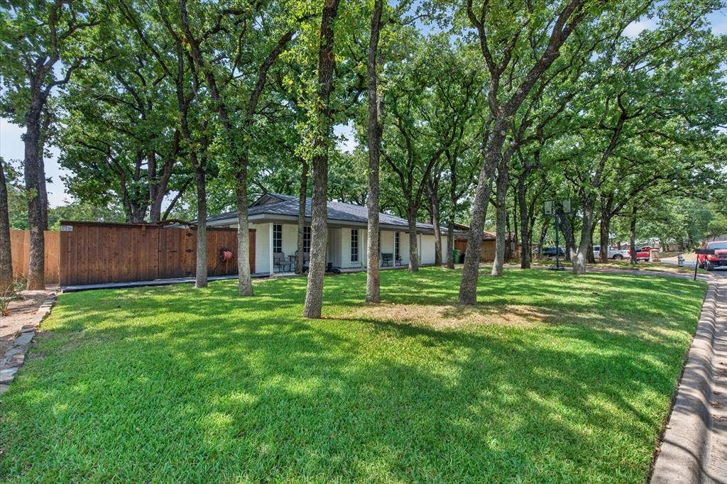 1317 W Redbud Drive, Hurst, TX 76053 1317 W Redbud Drive, Hurst, TX 76053