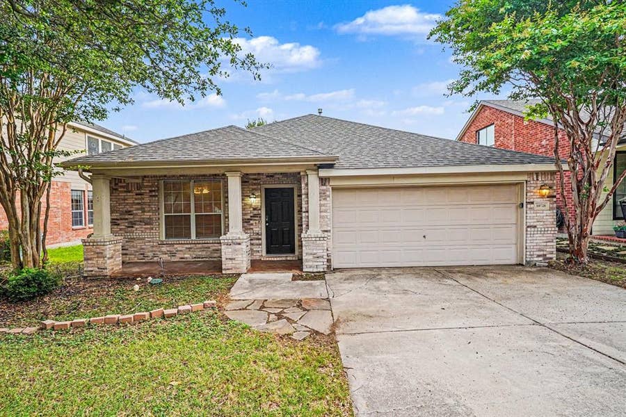 Property photo for 10728 Lipan Trail, Fort Worth, TX