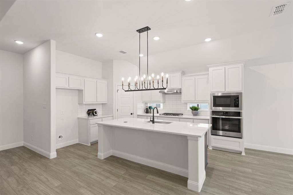 3805 Maize Avenue, Heartland, TX 75114 14. 3805 Maize - Kitchen (2)