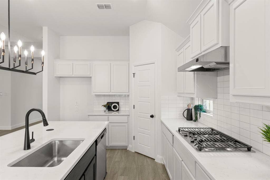 3805 Maize Avenue, Heartland, TX 75114 15. 3805 Maize - Kitchen (3)