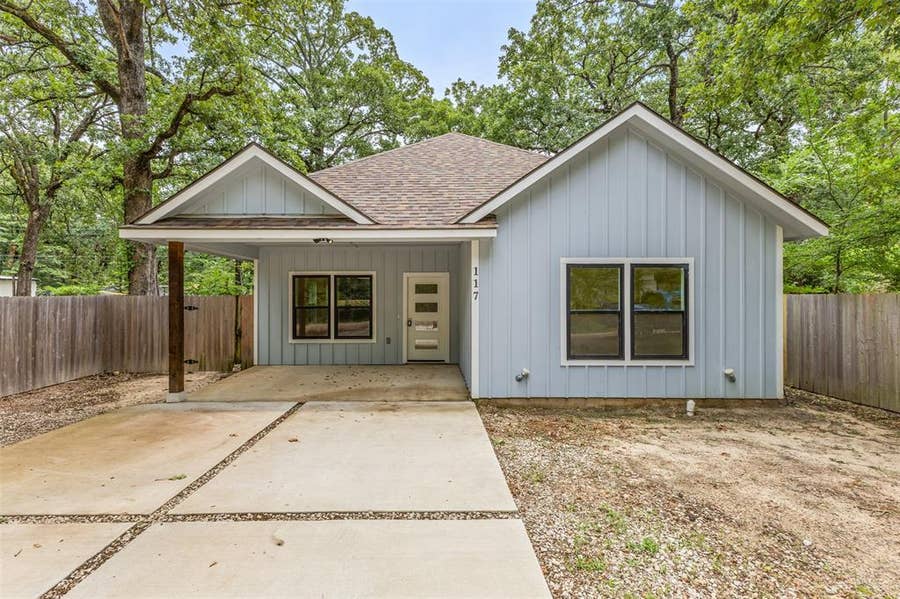 Property photo for 117 Pawnee Trail, Mabank, TX