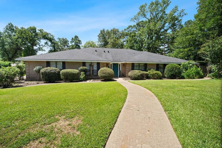 Property photo for 2829 Yorktown Drive, Tyler, TX