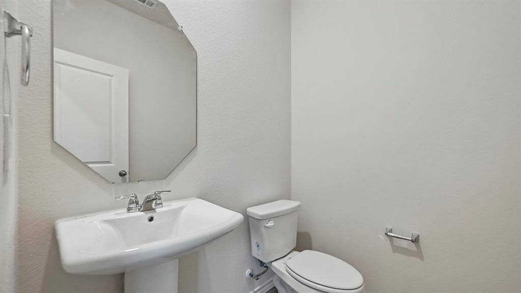 5602 Gannet Place, Crandall, TX 75114 Bathroom