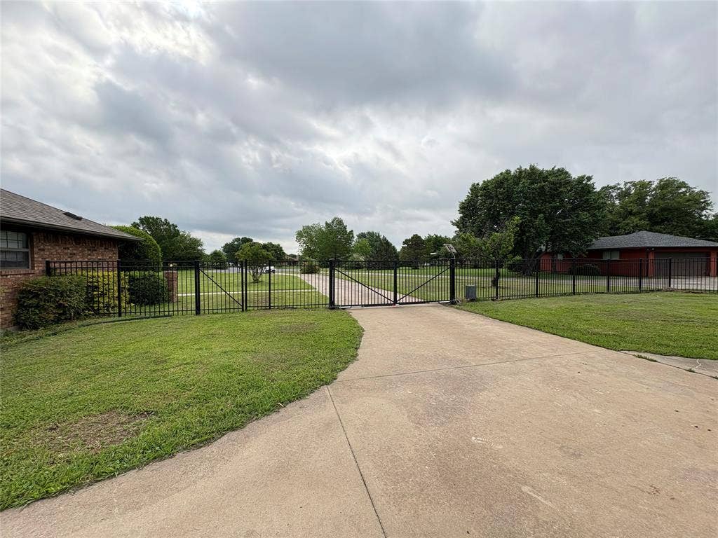 10694 Rose Garden Court, McKinney, TX 75072 10694 Rose Garden Court, McKinney, TX 75072