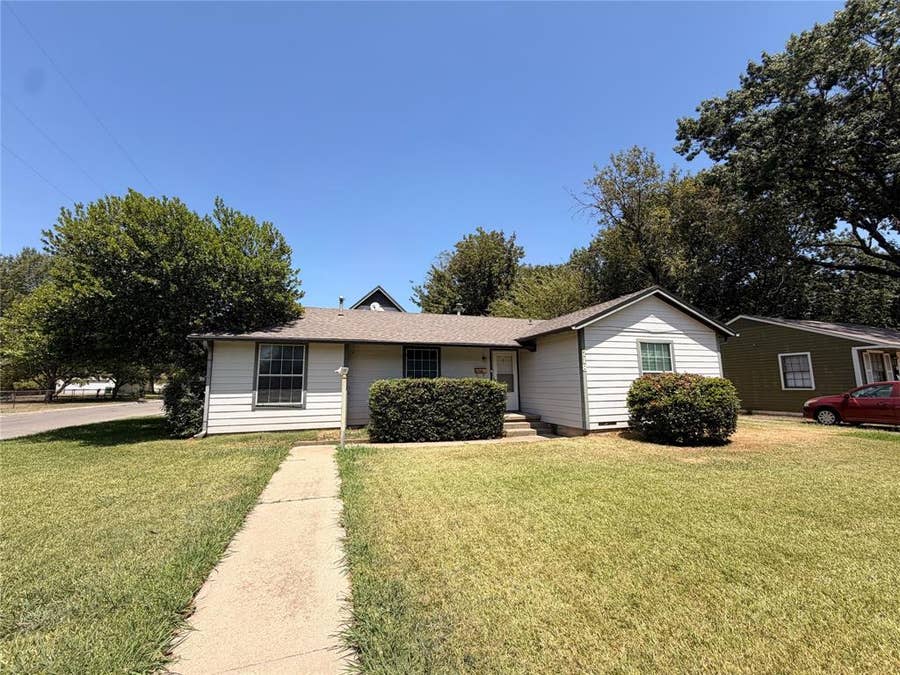 Property photo for 718 Crescent Street, Denton, TX