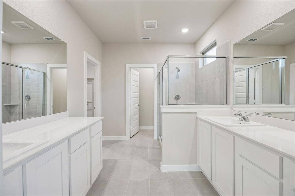 4016 Somerville Drive, Farmersville, TX 75442 Primary Bathroom in the Wimbledon home plan by Trophy Signature Homes – REPRESENTATIVE PHOTO