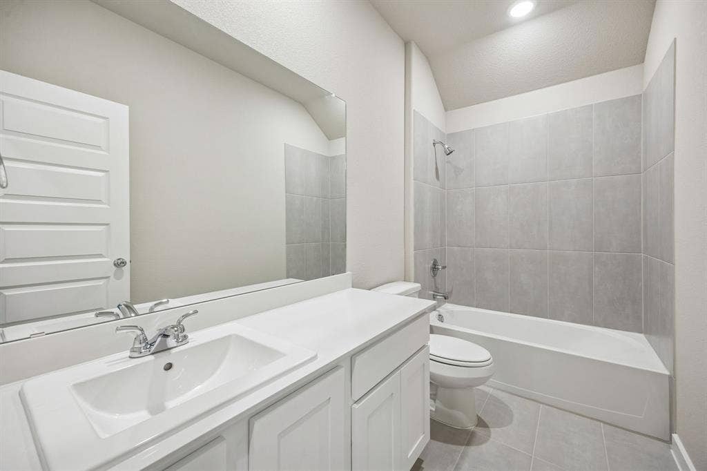 4016 Somerville Drive, Farmersville, TX 75442 Bathroom in the Wimbledon home plan by Trophy Signature Homes – REPRESENTATIVE PHOTO