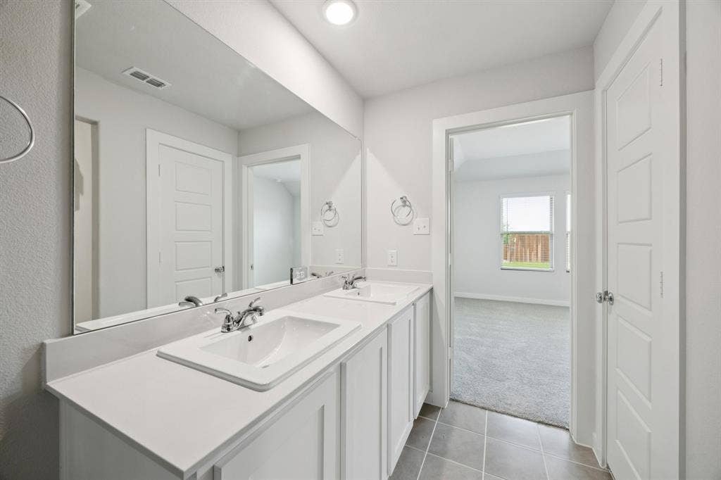 4211 Waco Drive, Farmersville, TX 75442 Primary Bathroom in the Hadley home plan by Trophy Signature Homes – REPRESENTATIVE PHOTO