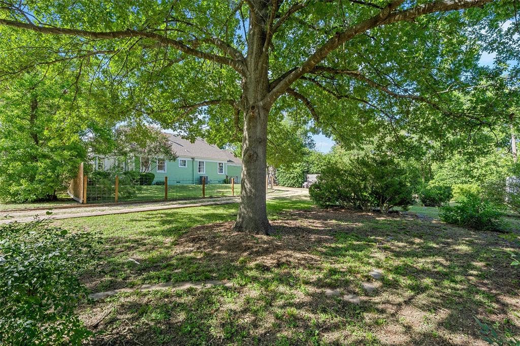 2730 Live Oak Avenue, Waco, TX 76708 2730 Live Oak Avenue, Waco, TX 76708