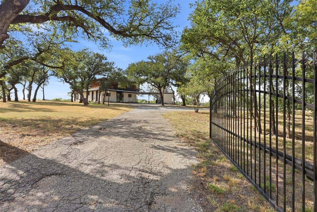 9325 Westview Road, Fort Worth, TX 76179 9325 Westview Road, Fort Worth, TX 76179