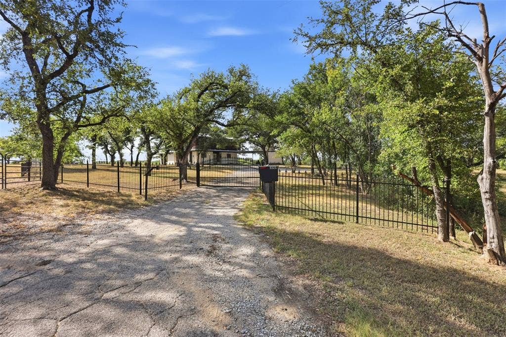 9325 Westview Road, Fort Worth, TX 76179 9325 Westview Road, Fort Worth, TX 76179