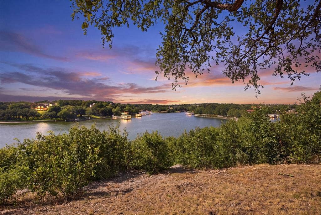 9325 Westview Road, Fort Worth, TX 76179 9325 Westview Road, Fort Worth, TX 76179