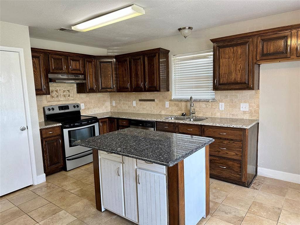 210 Windsor, Forney, TX 75126 210 Windsor, Forney, TX 75126