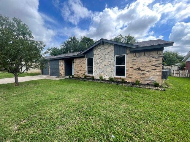 328 Hillside Court, Burleson, TX 76028 328 Hillside Court, Burleson, TX 76028