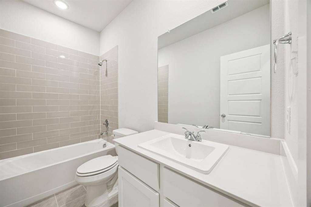 2029 Chariot Court, Seagoville, TX 75159 Bathroom in the Masters home plan by Trophy Signature Homes – REPRESENTATIVE PHOTO