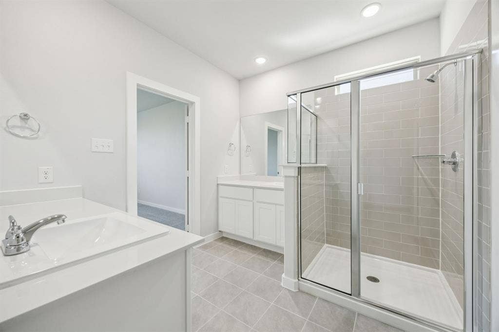 2029 Chariot Court, Seagoville, TX 75159 Primary Bathroom in the Masters home plan by Trophy Signature Homes – REPRESENTATIVE PHOTO