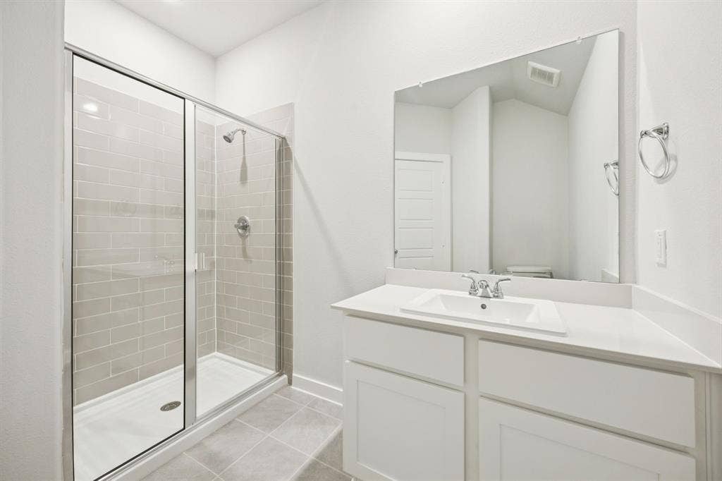 2029 Chariot Court, Seagoville, TX 75159 Bathroom in the Masters home plan by Trophy Signature Homes – REPRESENTATIVE PHOTO