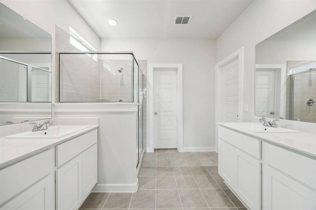 2029 Chariot Court, Seagoville, TX 75159 Primary Bathroom in the Masters home plan by Trophy Signature Homes – REPRESENTATIVE PHOTO