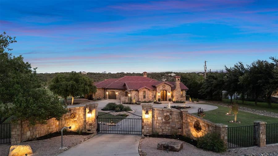 Property photo for 481 Chimney Cove Drive, Marble Falls, TX