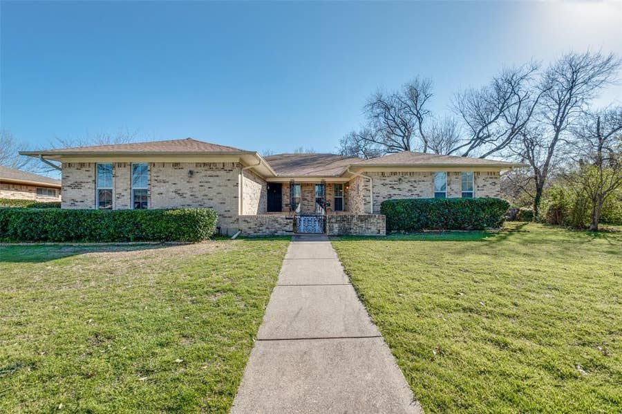 Property photo for 8229 Lullwater Drive, Dallas, TX