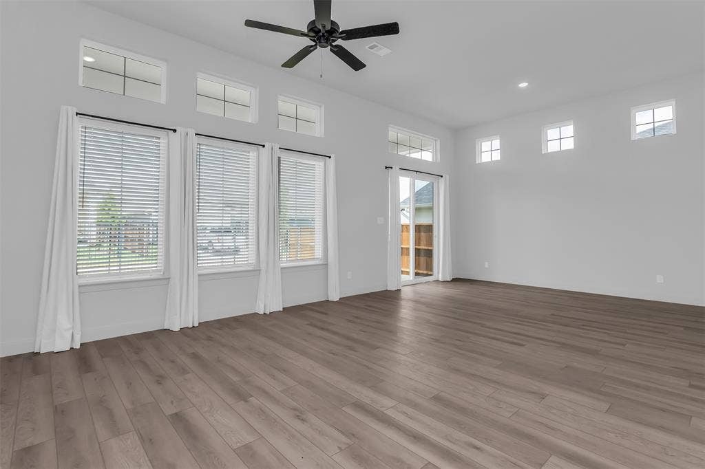 1031 Rylan Street, Midlothian, TX 76065 1031 Rylan Street, Midlothian, TX 76065