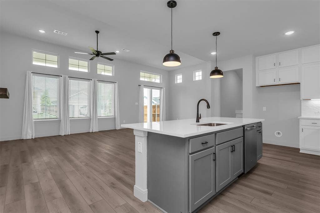 1031 Rylan Street, Midlothian, TX 76065 Kitchen