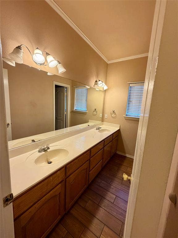 7830 Mavis Avenue, Waxahachie, TX 75167 hall bathroon