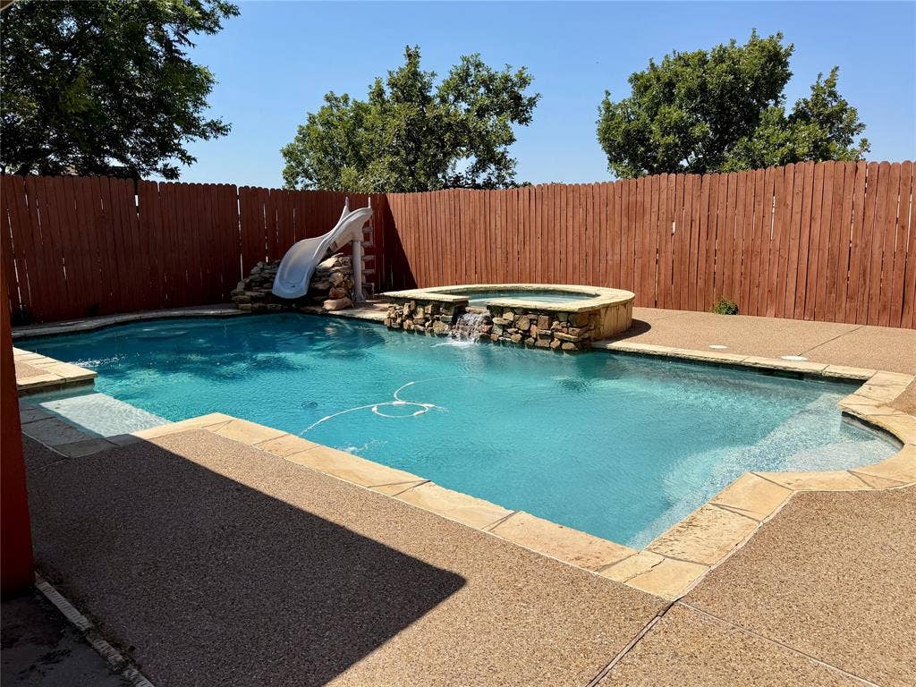 7830 Mavis Avenue, Waxahachie, TX 75167 XL hot tub, pool slide