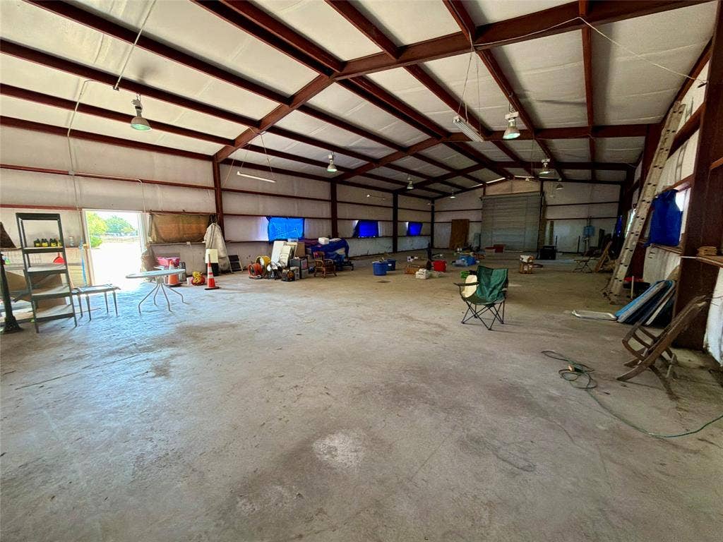 7830 Mavis Avenue, Waxahachie, TX 75167 Insulated workshop, 40x80