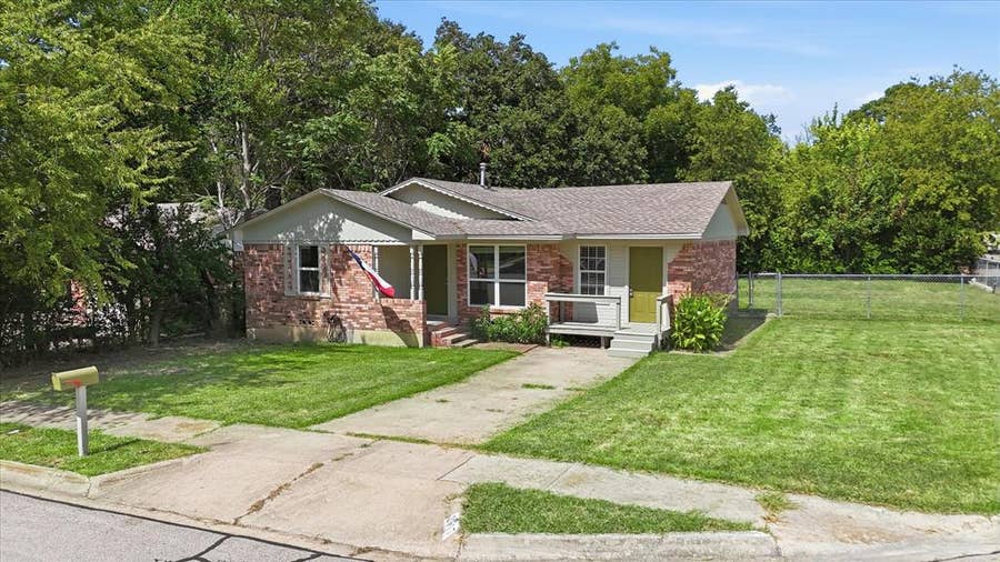 Property photo for 2017 Shawnee Street, Denton, TX