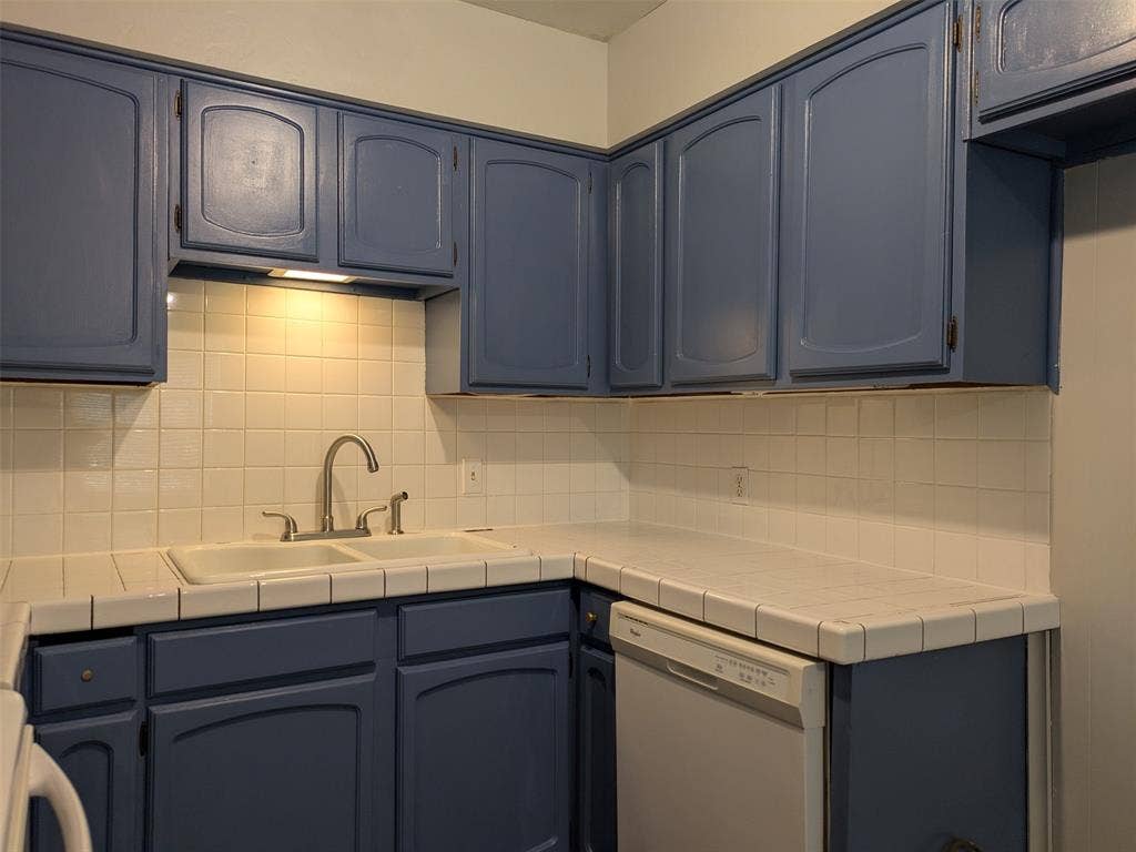 411 Baylor Drive, Arlington, TX 76010 411 Baylor Drive, Arlington, TX 76010