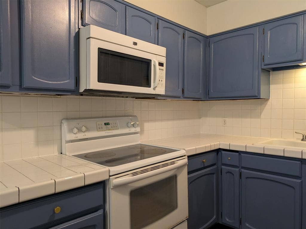 411 Baylor Drive, Arlington, TX 76010 411 Baylor Drive, Arlington, TX 76010