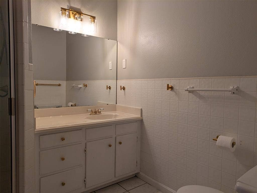 411 Baylor Drive, Arlington, TX 76010 411 Baylor Drive, Arlington, TX 76010