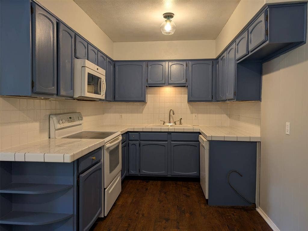 411 Baylor Drive, Arlington, TX 76010 411 Baylor Drive, Arlington, TX 76010