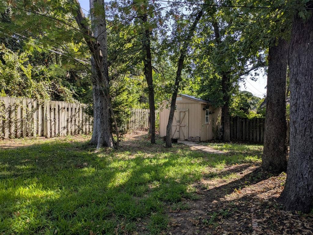 411 Baylor Drive, Arlington, TX 76010 Awesome backyard!