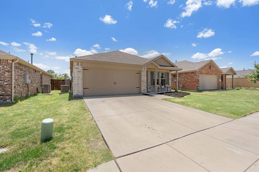Property photo for 709 Odlozil Lane, Ennis, TX