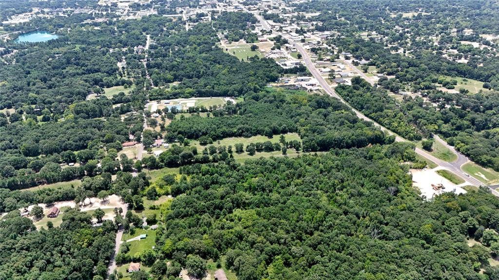 1129 N Hamlett Street, Athens, TX 75751 Overview of Properties