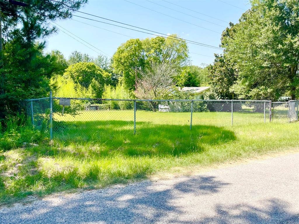 1129 N Hamlett Street, Athens, TX 75751 1129 N Hamlett St