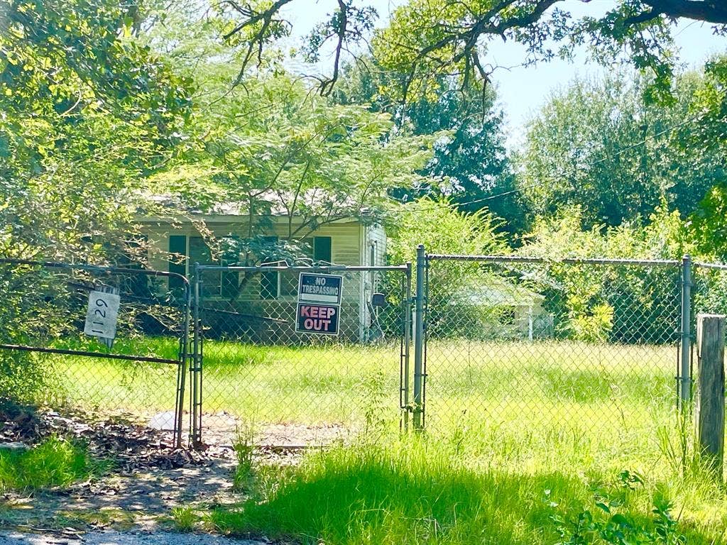 1129 N Hamlett Street, Athens, TX 75751 1129 N Hamlett St