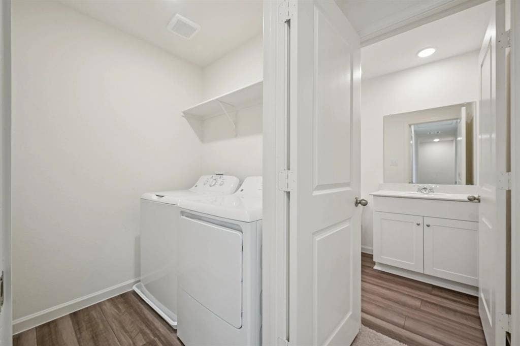 912 Penrose Drive, Cedar Hill, TX 75104 Rayne The Rayne Laundry Room