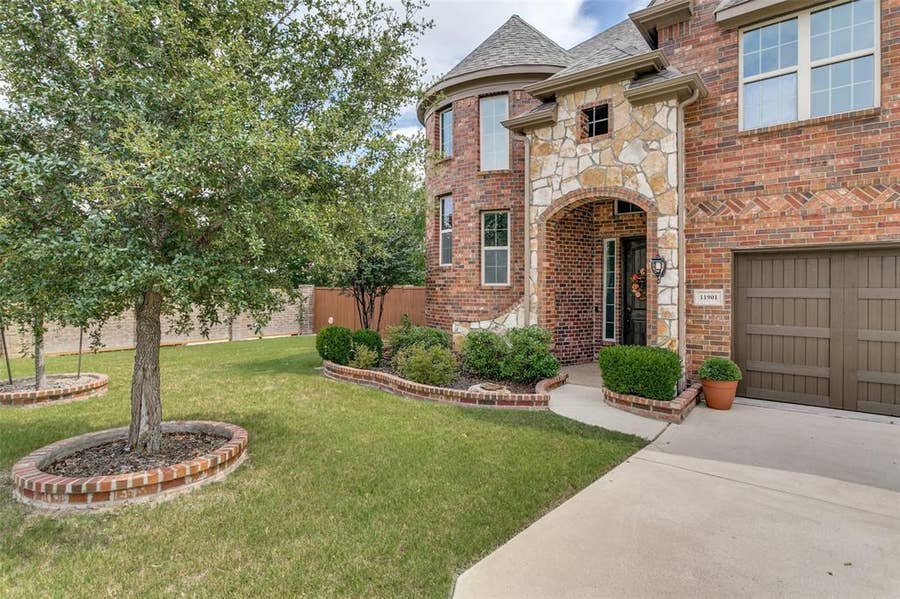 Property photo for 11901 Drummond Lane, Fort Worth, TX