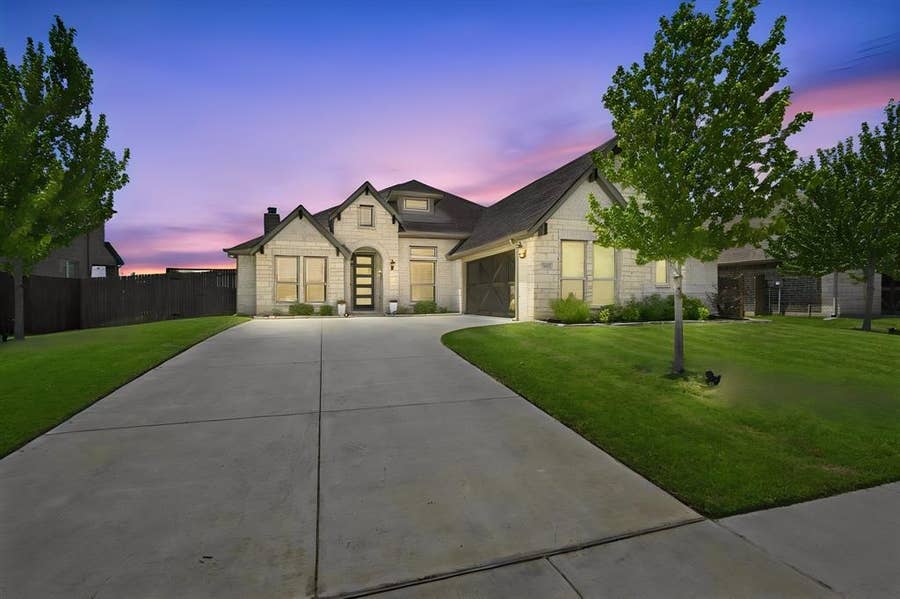 Property photo for 4809 Windfern Way, Midlothian, TX