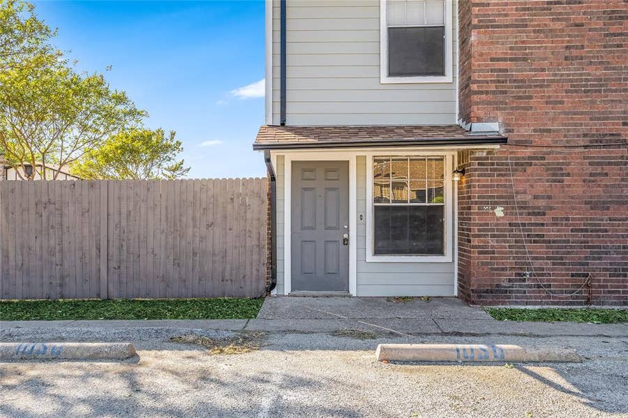 Property photo for 1044 Southmoor Drive, #1050, Arlington, TX