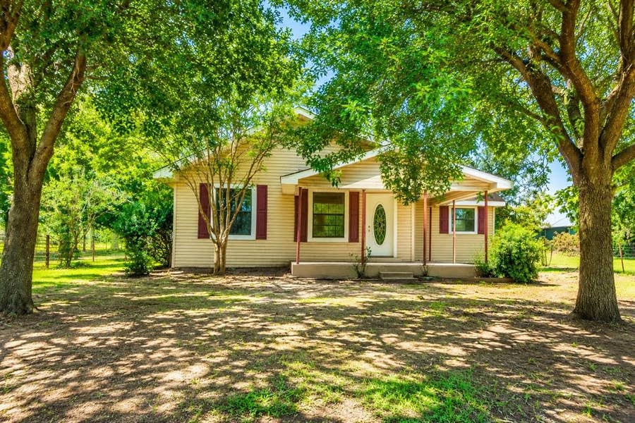 Property photo for 801 S Sutton Street, Mabank, TX