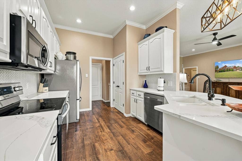 6030 Cynthia Drive, Midlothian, TX 76065