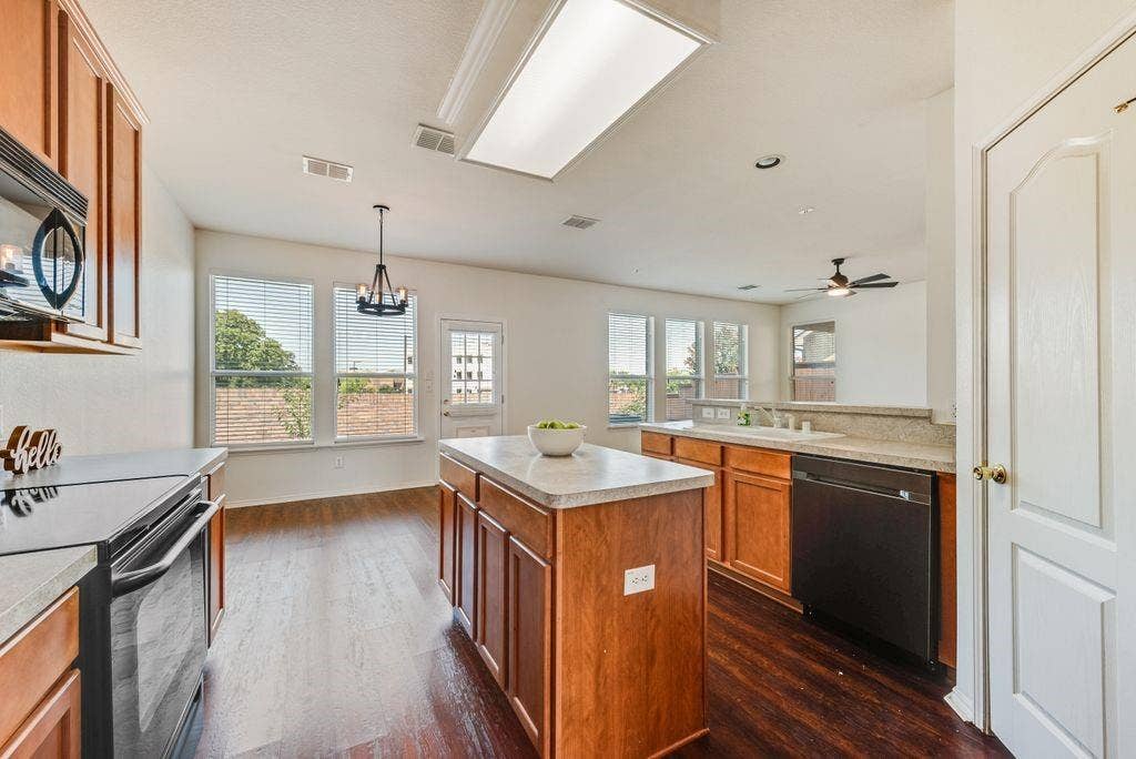 306 Salsbury Drive, Euless, TX 76040 306 Salsbury Drive, Euless, TX 76040