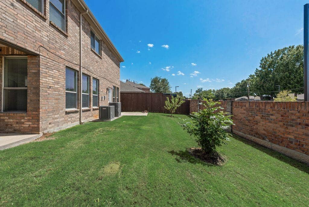 306 Salsbury Drive, Euless, TX 76040 306 Salsbury Drive, Euless, TX 76040